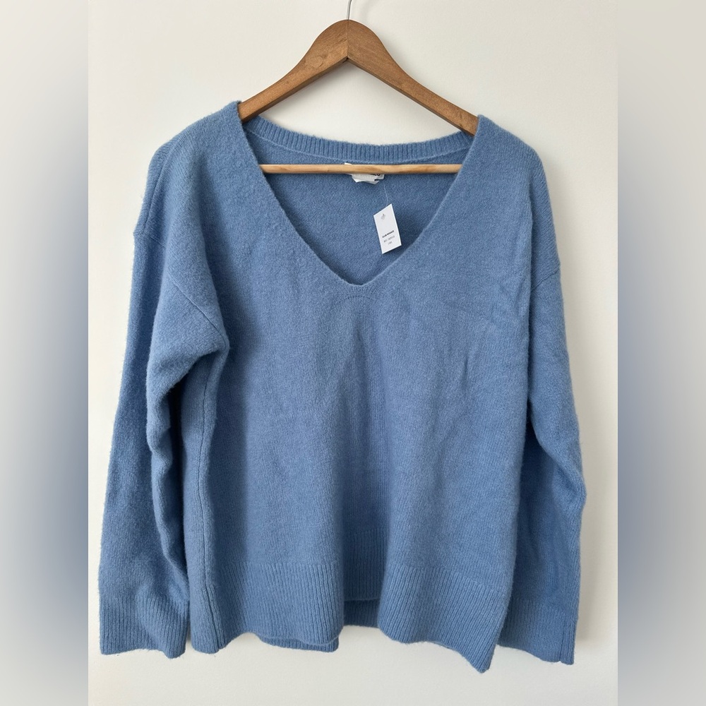 Club Monaco Light Blue V-Neck Sweater - size m